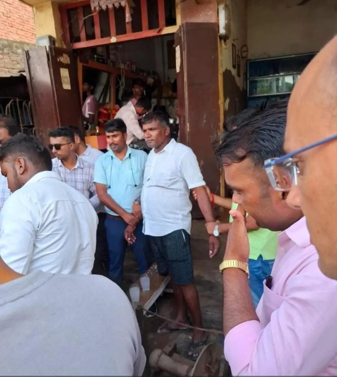 नरकटियागंज में फिर धराया घूसखोर दरोगा, बिजली केस मैनेज करने के नाम पर मांग रहा था 4 हजार रुपये