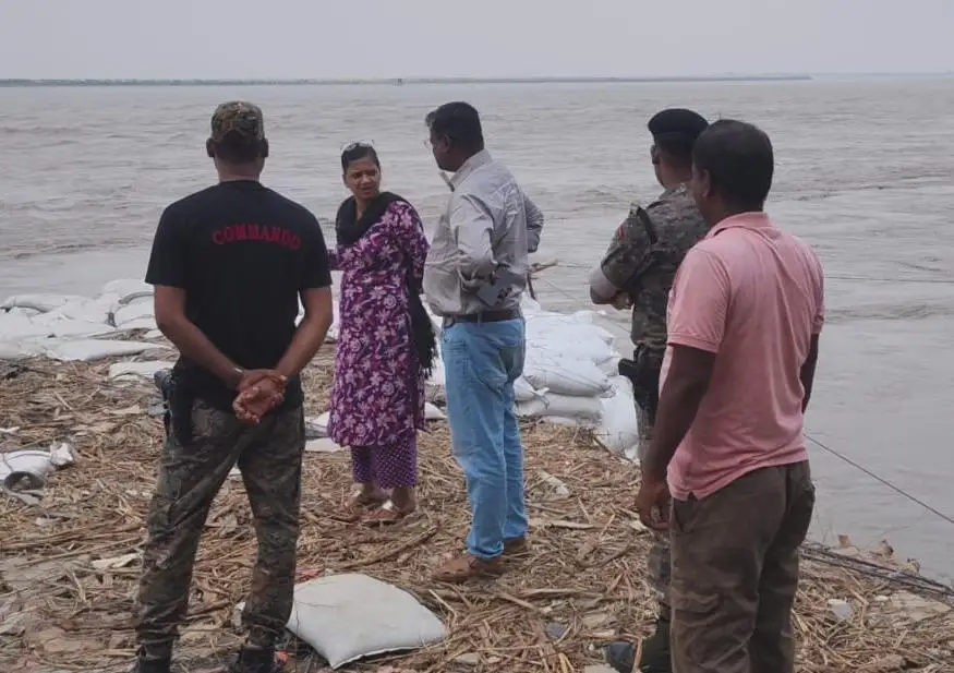 NBS मिल्स हाई स्कूल मैदान की जांच, नदी कटाव रोकने के दिए निर्देश