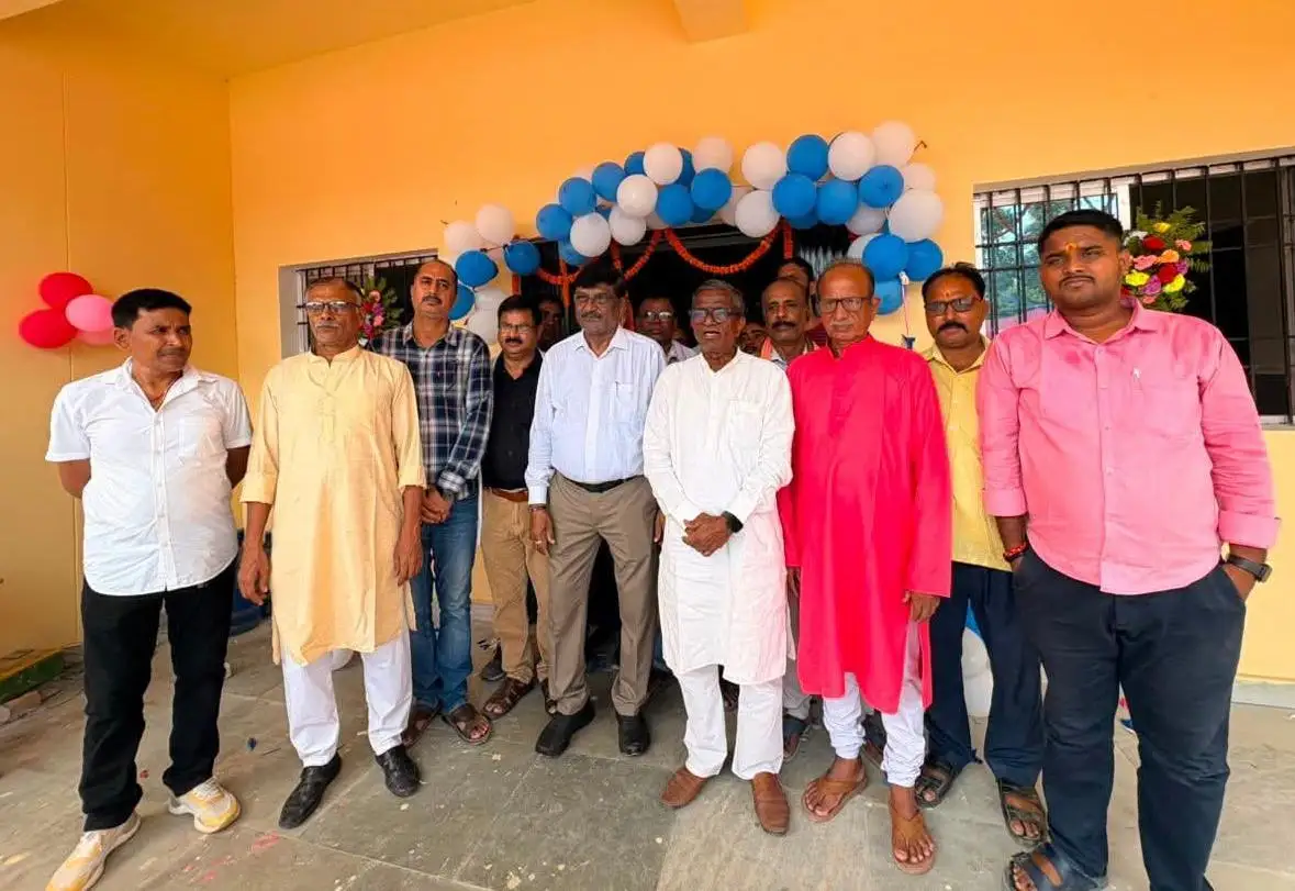स्वास्थ्य सुविधाओं को नई उड़ान: शिलान्यास समारोह में विधायक, चिकित्सक और प्रशासनिक अधिकारी।