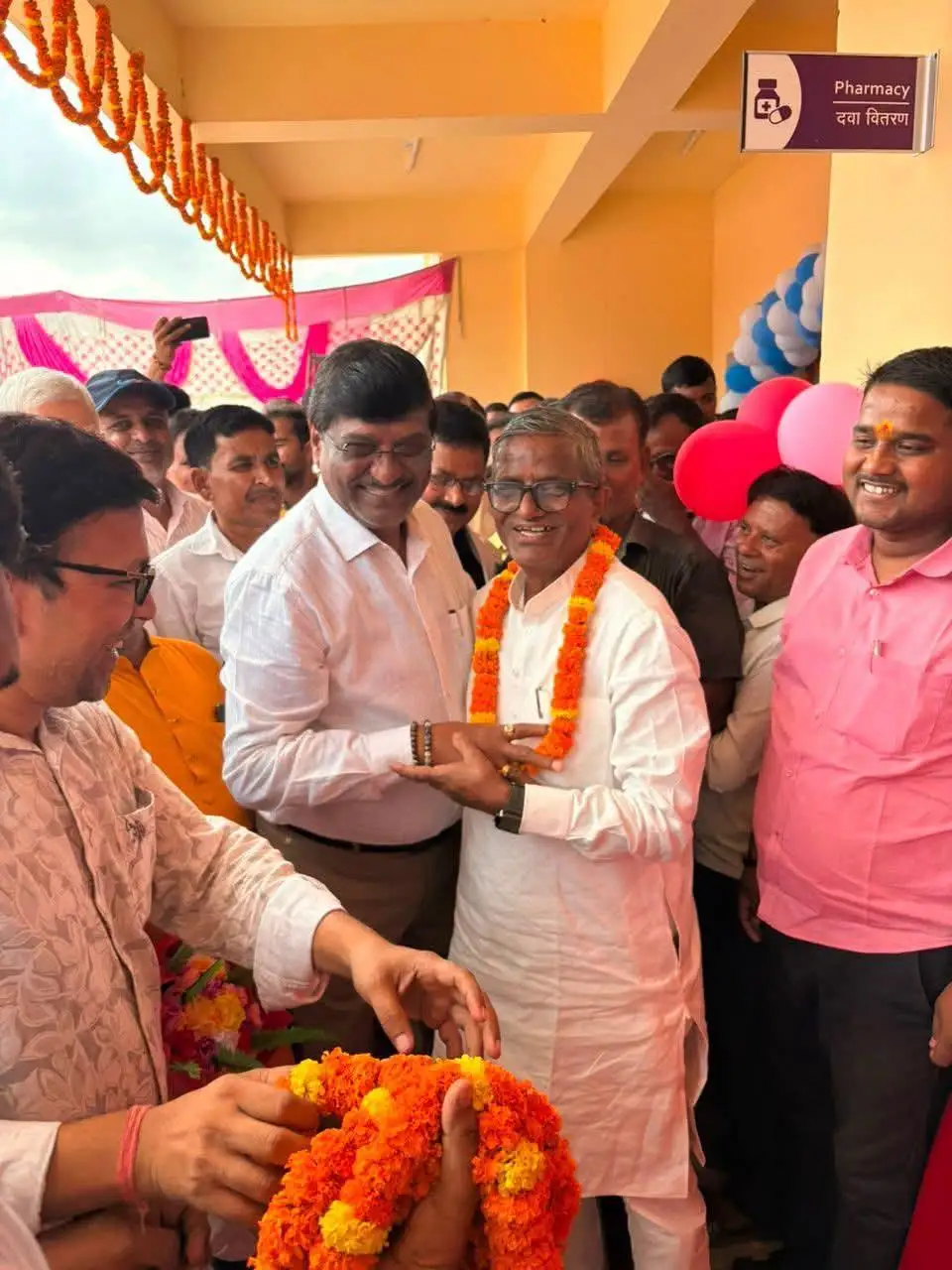 ऑनलाइन शिलान्यास एवं उद्घाटन कार्यक्रम में मौजूद विधायक राम सिंह, स्वास्थ्य विभाग के अधिकारी और जनप्रतिनिधि।