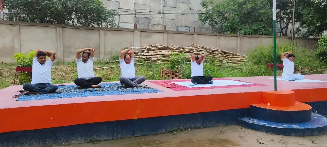 अनुशासन के साथ योग, बेहतर स्वास्थ्य की ओर बढ़ता पुलिस परिवार