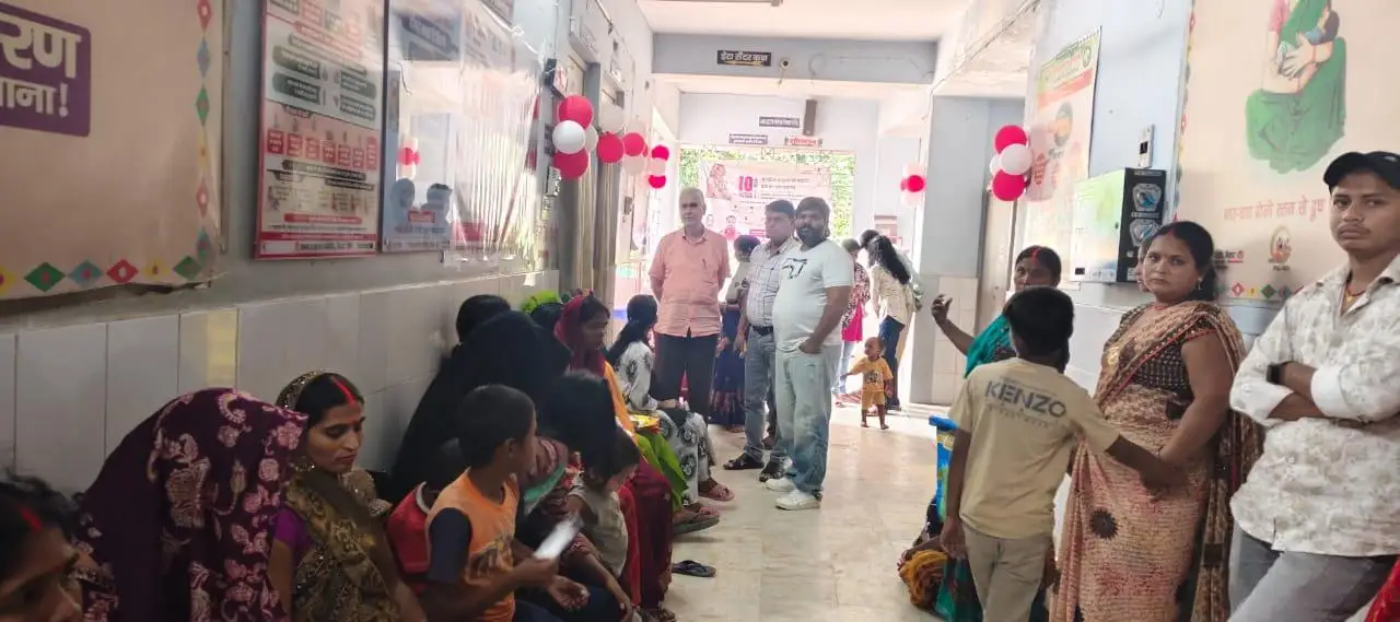 प्रभारी उपाधीक्षक डॉ. ए.के. तिवारी ने विभिन्न जांच काउंटरों का निरीक्षण कर व्यवस्थाओं का लिया जायजा