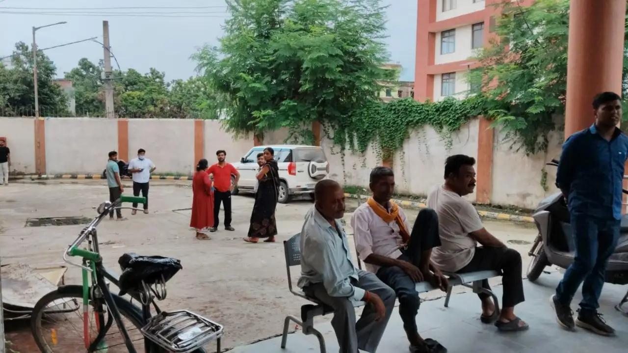 विद्यालय जाने से पहले बिगड़ी तबीयत, सरकारी स्कूल के प्रधानाध्यापक की संदिग्ध मौत