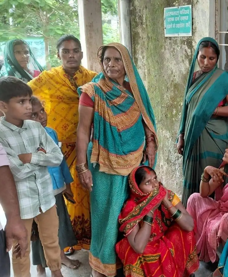 बगहा में भीषण सड़क हादसा: तेज रफ्तार कार ने बाइक को मारी टक्कर, महिला की मौत; 5 साल का बच्चा घायल