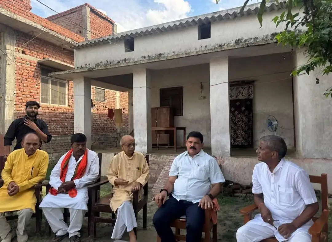 केंद्रीय कोयला एवं खान राज्य मंत्री सतीश चंद्र दूबे नें पश्चिम चंपारण के विभिन्न क्षेत्रों का किया दौरा।