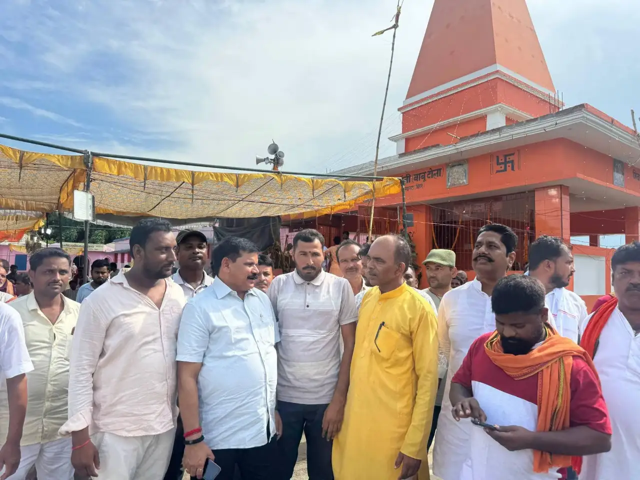 समस्या सुनते हुए केंद्रीय राज्य मंत्री सतीश चंद्र दूबे।