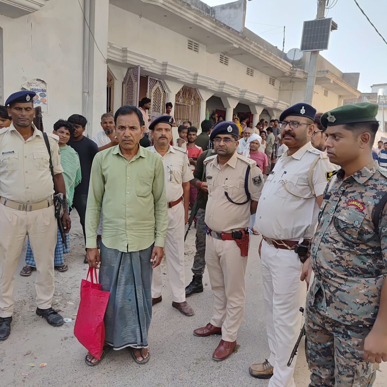 कुर्की-जप्ती अभियान से मचा हड़कंप, 18 आरोपियों ने किया सरेंडर