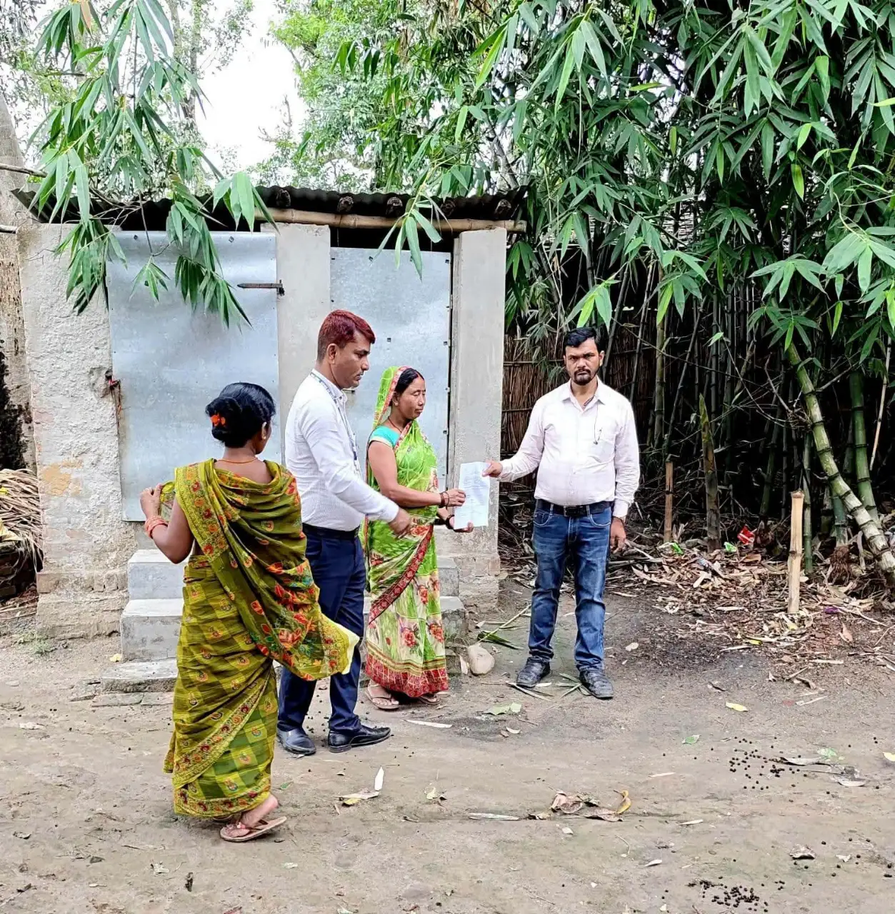 महादलित एवं भूमिहीन परिवारों की सुविधा के लिए निर्मित सामुदायिक स्वच्छता परिसर