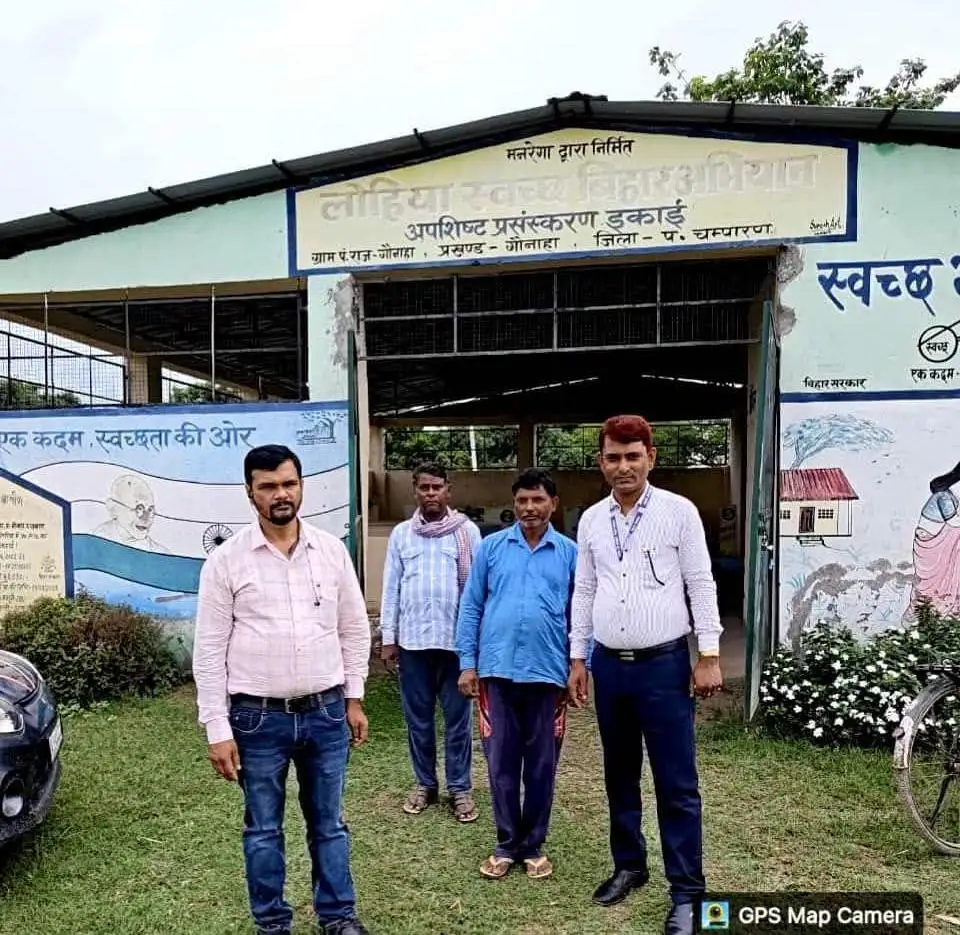 'कचरे से कंचन' पहल के तहत तैयार सजावटी एवं उपयोगी सामग्री का प्रदर्शन।