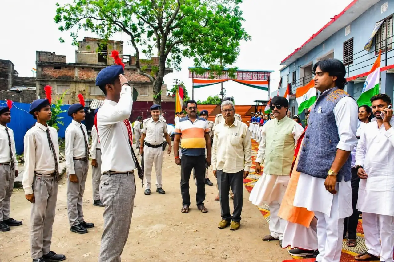 चंद्रशेखर आजाद के पौत्र अमित आजाद तिवारी का ऑक्सफोर्ड पब्लिक स्कूल में भव्य स्वागत