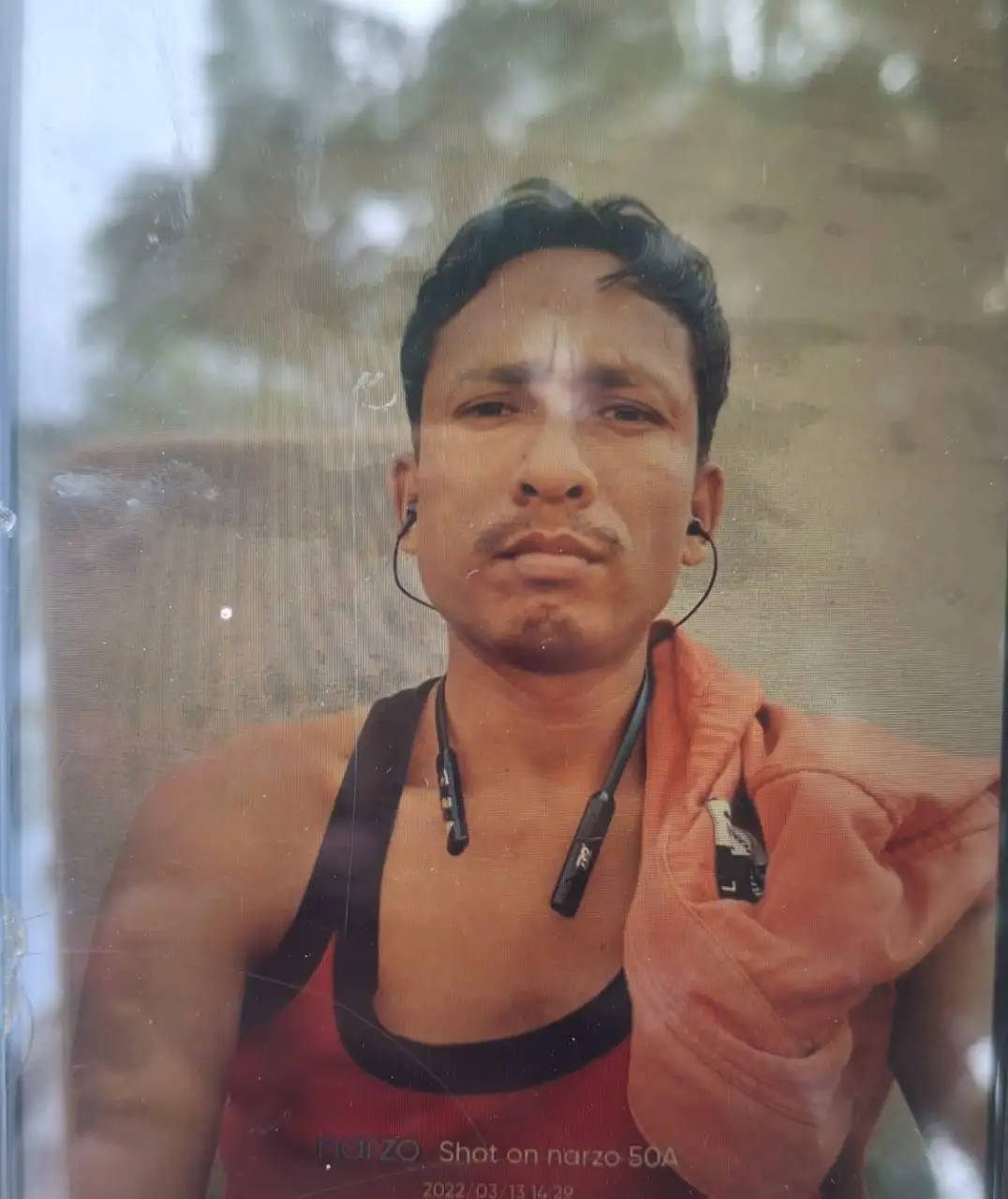 पत्नी से विवाद के बाद घर से निकला युवक, सुबह सरेह में पेड़ से लटका मिला शव