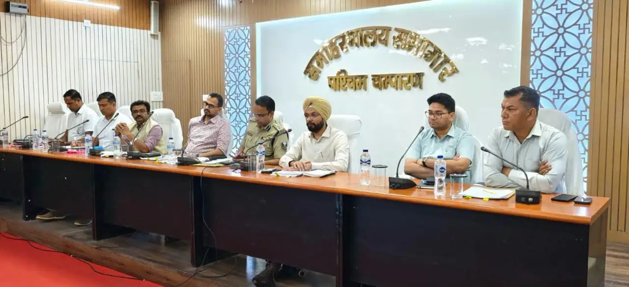 भारत-नेपाल सीमा पर सुरक्षा व्यवस्था रहे चाक-चौबंद, अवैध गतिविधियों पर लगे प्रभावी अंकुश : डीएम