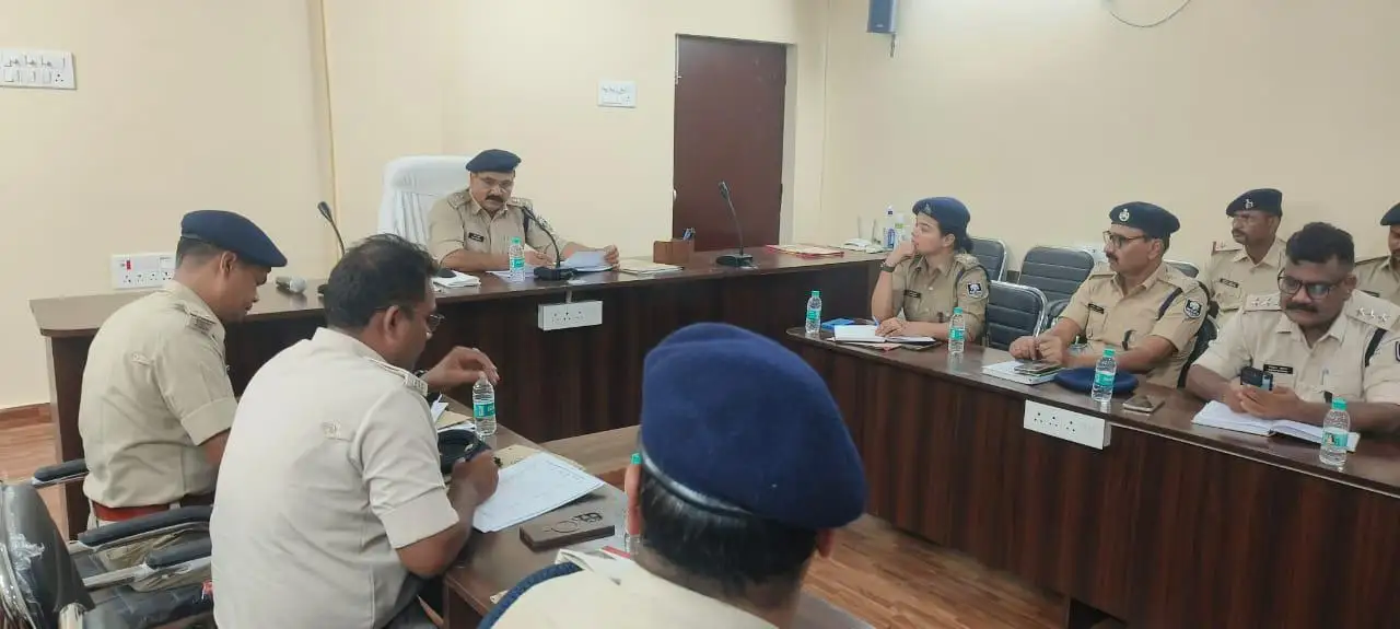 बगहा पुलिस अधीक्षक राजेश कुमार नें की मासिक अपराध गोष्ठी  का आयोजन, दिए दिशा-निर्देश।