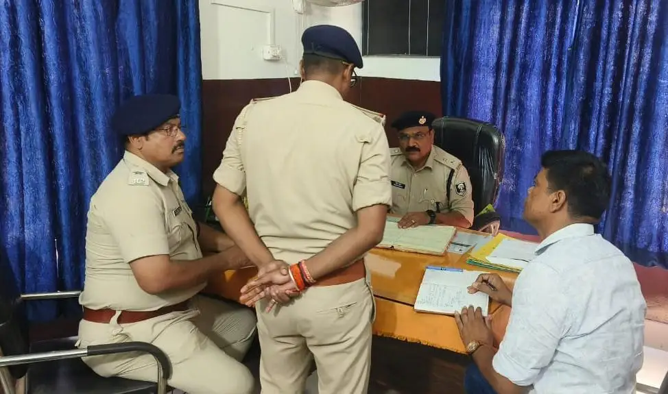 थाना निरीक्षण के दौरान रिकॉर्ड, हाजत और विधि-व्यवस्था की हुई जांच