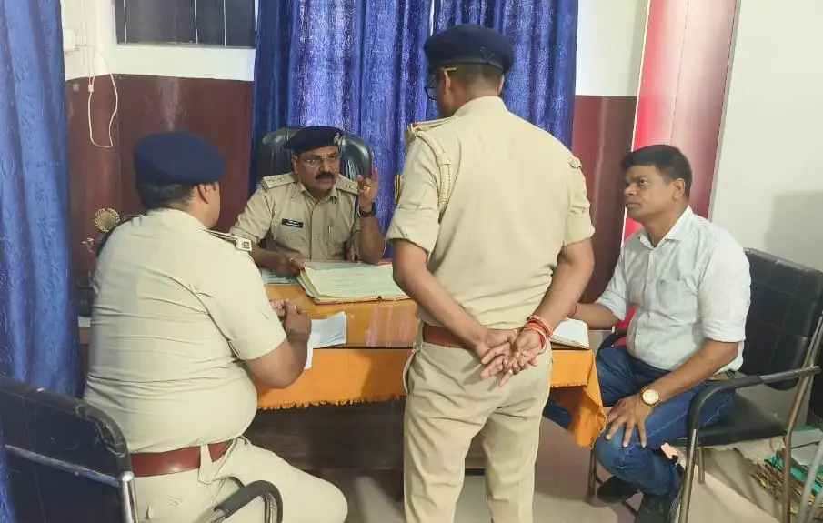 पटखौली थाना पहुंचे बगहा एसपी राजेश कुमार, व्यवस्था का लिया जायजा