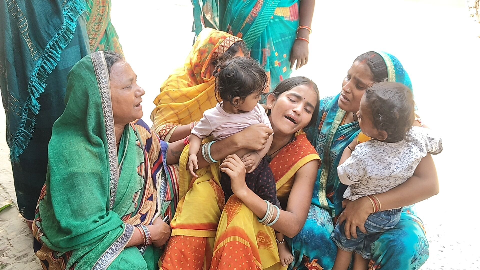 बगहा में दर्दनाक सड़क हादसा: तेज रफ्तार तेल टैंकर ने सब्जी विक्रेता को कुचला, मौके पर ही मौत; परिवार पर टूटा दुखों का पहाड़