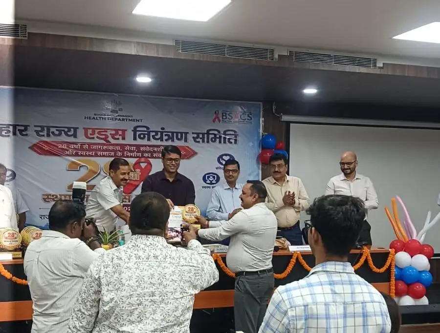 बगहा में एड्स जागरूकता एवं स्वास्थ्य सेवाओं की समीक्षा