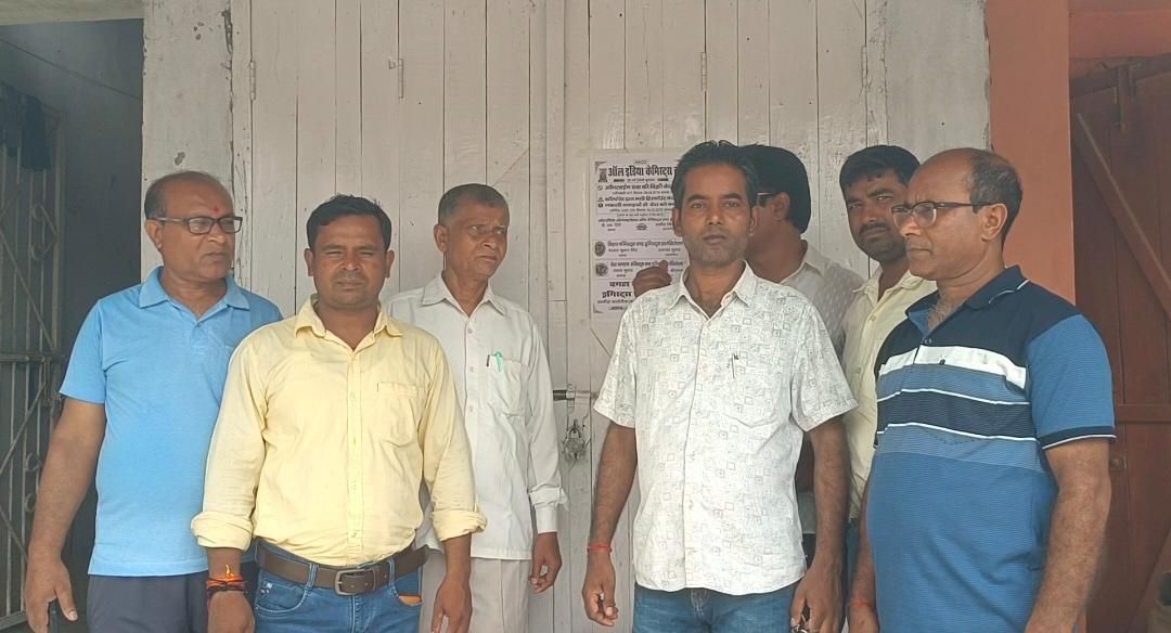 बंदी के समर्थन में दवा दुकानदार