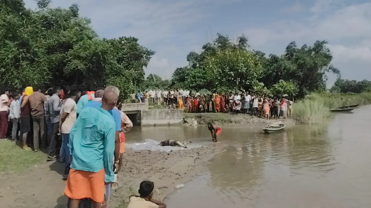 हरहा नदी में मिला अज्ञात युवक का शव, इलाके में सनसनी