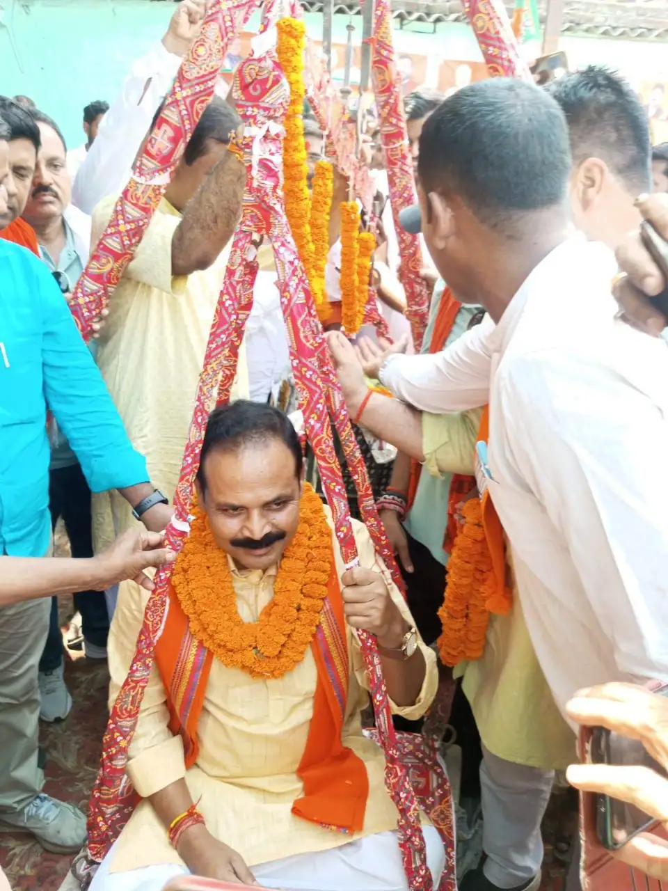 छोटकी पट्टी में मंत्री नंदकिशोर राम का भव्य स्वागत, आम से हुआ तुलादान; बोले— आरोप राजनीति से प्रेरित, बगहा को राजस्व जिला बनाने की लड़ाई जारी रहेगी