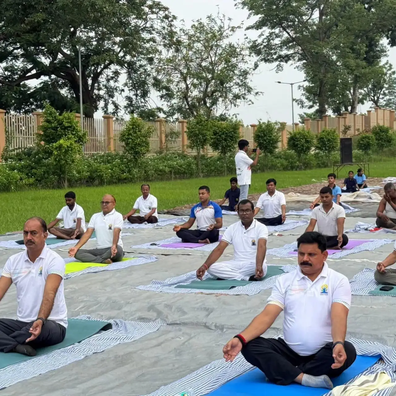 “योग बना जनआंदोलन: केंद्रीय मंत्री सतीश चंद्र दुबे के साथ हजारों लोगों ने किया सामूहिक योगाभ्यास”