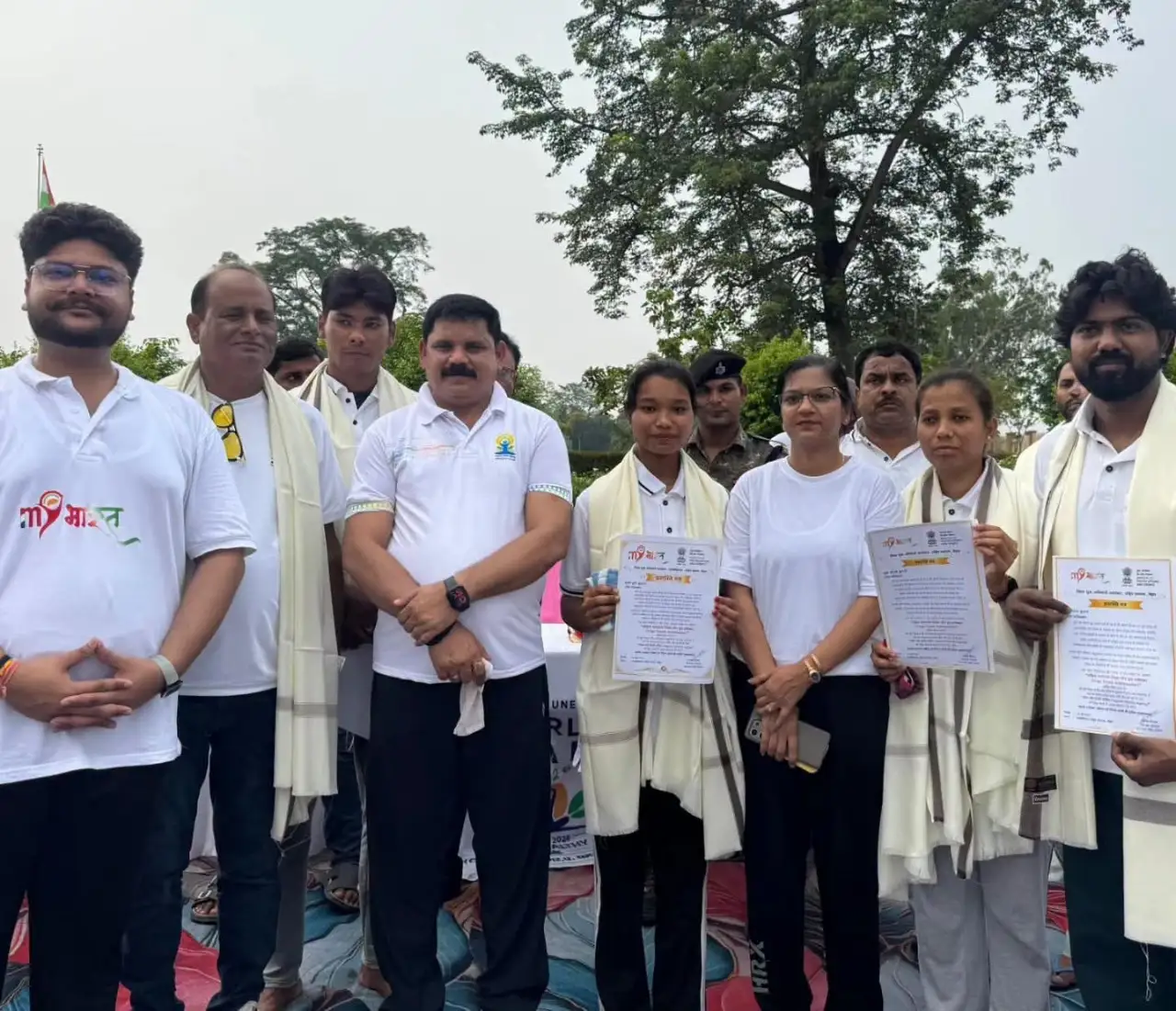 “योग के साथ स्वास्थ्य का संकल्प, बगहा में भव्य योग दिवस आयोजन