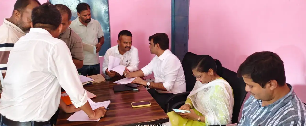 बगहा अनुमंडल पदाधिकारी के साथ बैठक आयोजित