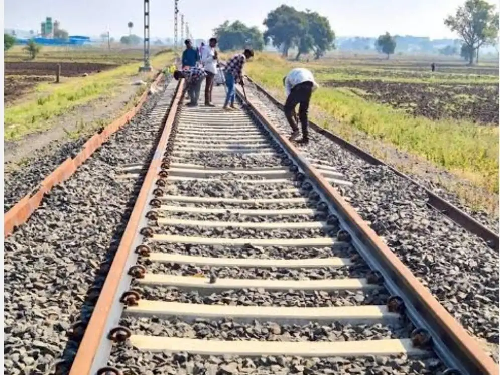 भूमि अधिग्रहण का मुआवजा समय पर नहीं मिलने से पिपरासी क्षेत्र के किसानों में भारी नाराज़गी।