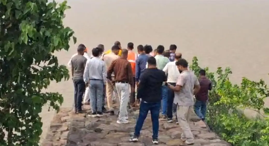 गंडक के बढ़ते जलस्तर को लेकर विधायक ने पीपी तटबंध का किया निरीक्षण, तैयारियों का लिया जायजा