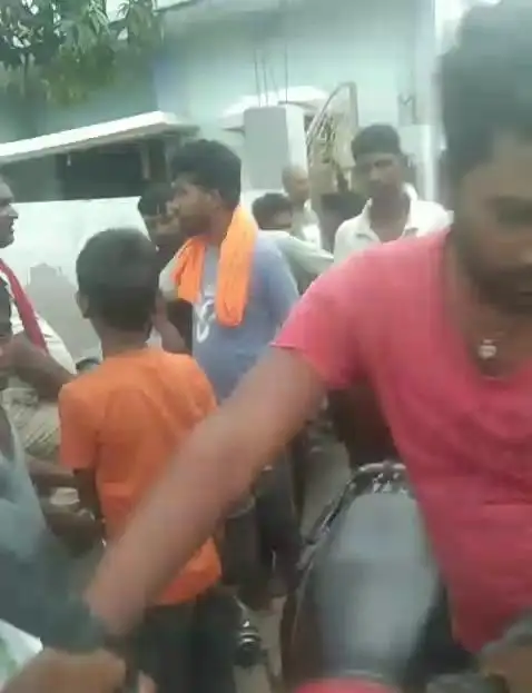 हादसे के बाद परिवार में मचा कोहराम, गांव में शोक की लहर