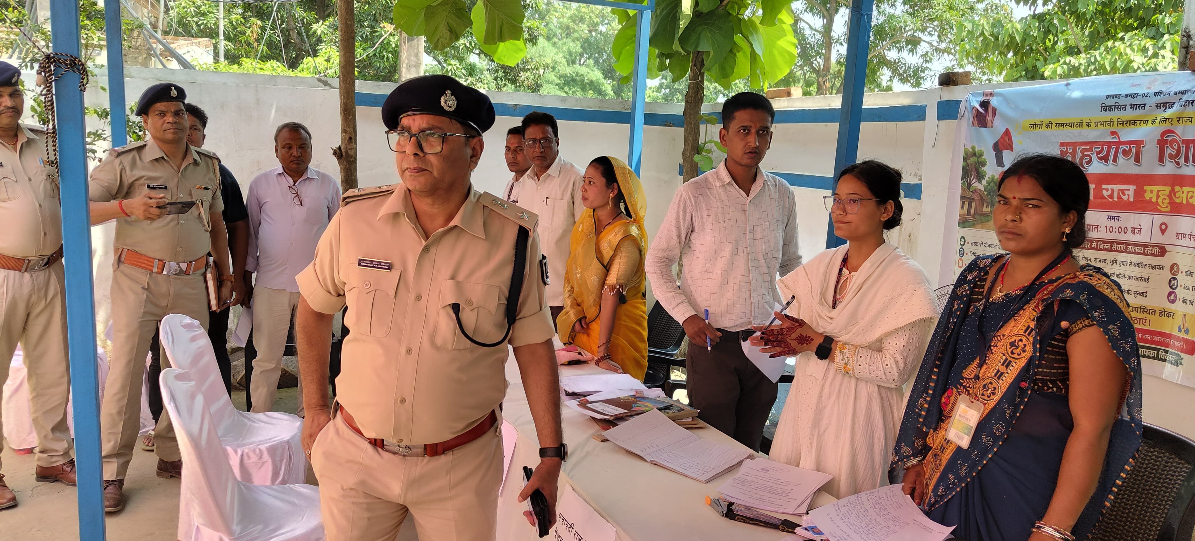 पुलिस-जनता के बीच बढ़ा भरोसा, नौरंगिया में सहयोग शिविर में पहुंचे एसपी रामानंद कौशल