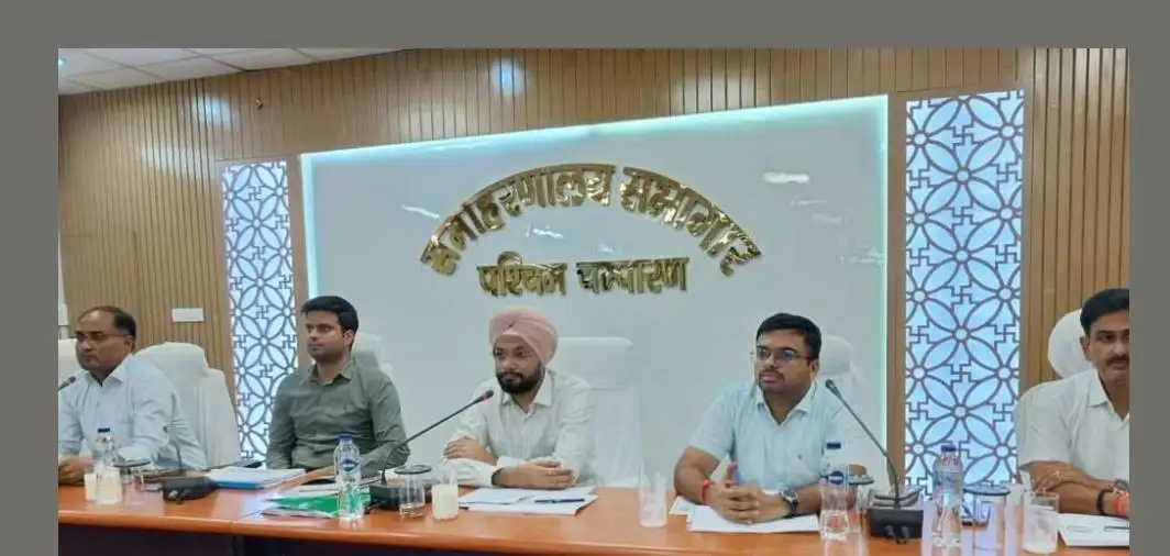 योजनाओं में तेजी लाएं, रोजगार और विकास कार्यों को दें प्राथमिकता: जिला पदाधिकारी।