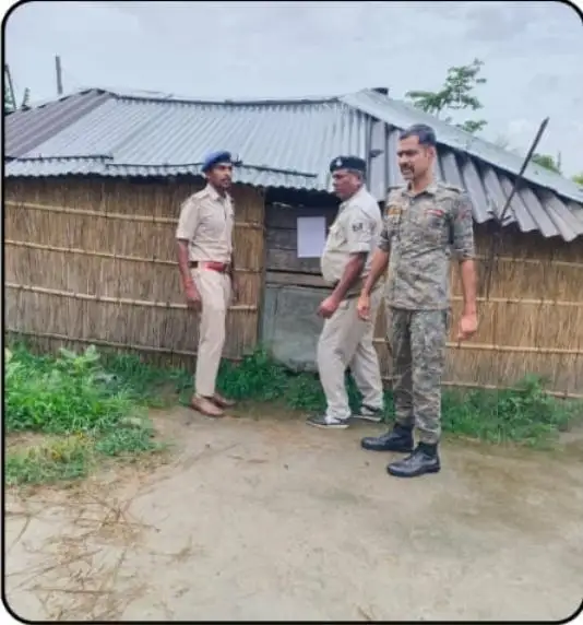 परासी में न्यायालय के डश्तिहार का विधिवत तामिला।
