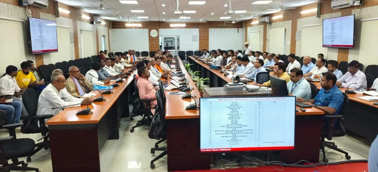 बैठक में विकास योजनाओं के समयबद्ध और गुणवत्तापूर्ण क्रियान्वयन पर जोर