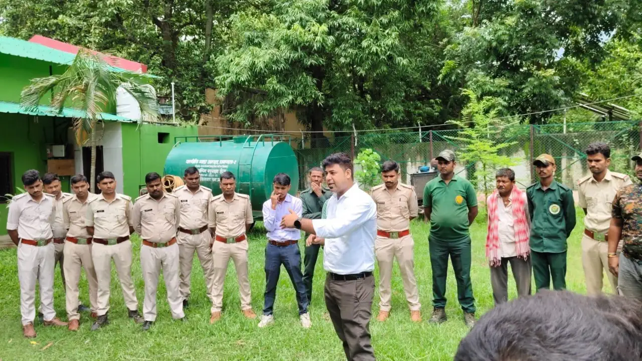 मानसून में बढ़ा सर्पों का खतरा
 वीटीआर के 50 वनकर्मियों को मिला हाईटेक रेस्क्यू प्रशिक्षण।