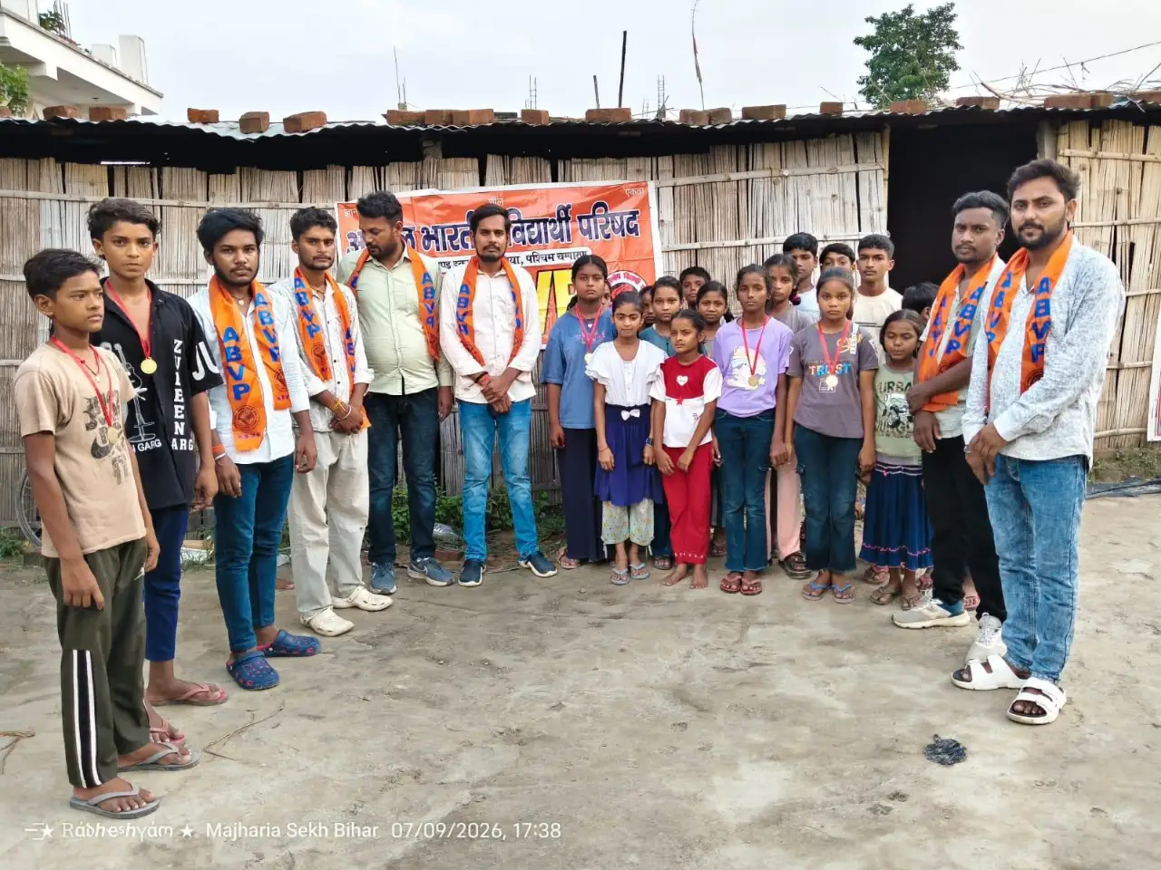 साप्ताहिक जांच परीक्षा में   अखिल भारतीय विद्यार्थी परिषद ने उत्तीर्ण छात्रों को पुरस्कृत किया.