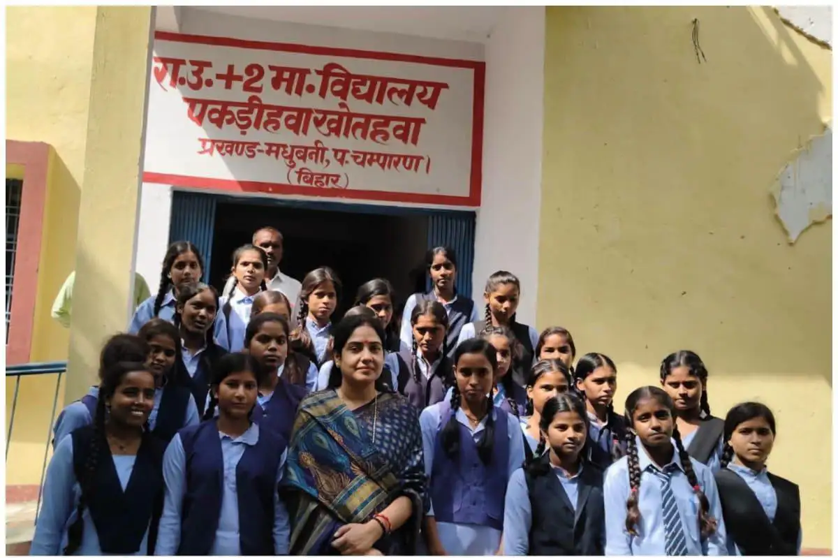 पुस्तकालय का सपना हुआ साकार: पकड़ीहवा खोतहवा विद्यालय में नवनिर्मित लाइब्रेरी का उद्घाटन, छात्रों को मिलेगा ज्ञान का नया केंद्र