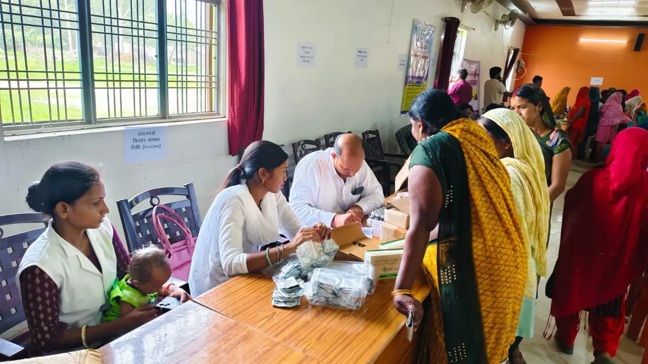मधुबनी प्रखंड सभागार में सहयोग जन कल्याण शिविर का हुआ आयोजन