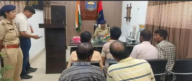 बगहा पुलिस कार्यालय में जन शिकायतों की सुनवाई, समस्याओं के त्वरित निस्तारण का निर्देश