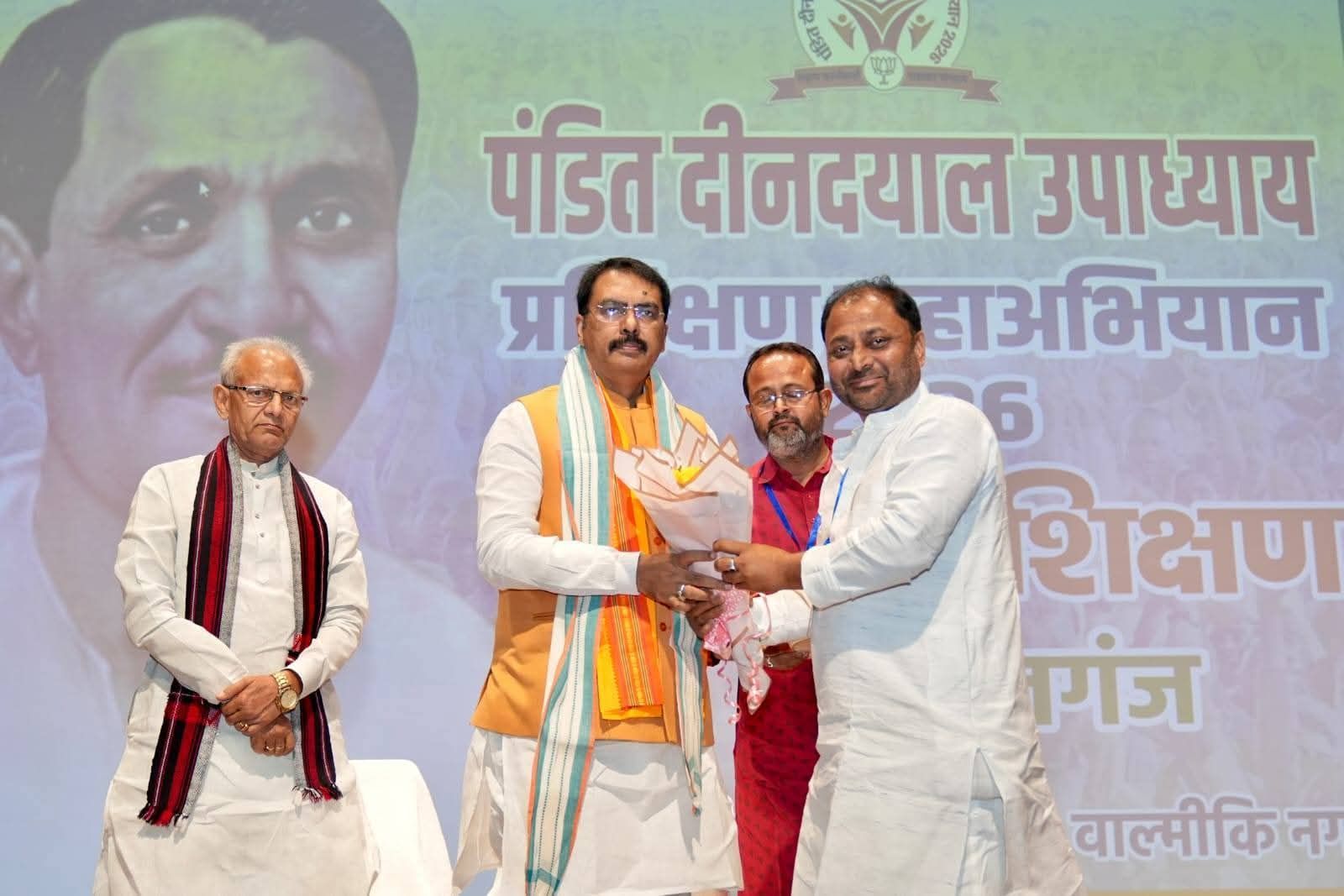 वाल्मीकिनगर प्रशिक्षण वर्ग में शामिल हुए भाजपा प्रदेश अध्यक्ष संजय सरावगी, बगहा में हुआ भव्य स्वागत