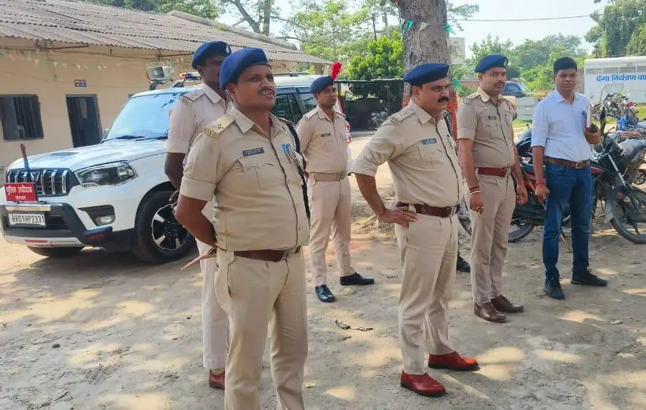 मुहर्रम से पहले सुरक्षा तैयारियों की कमान संभालते हुए पुलिस अधीक्षक राजेश कुमार