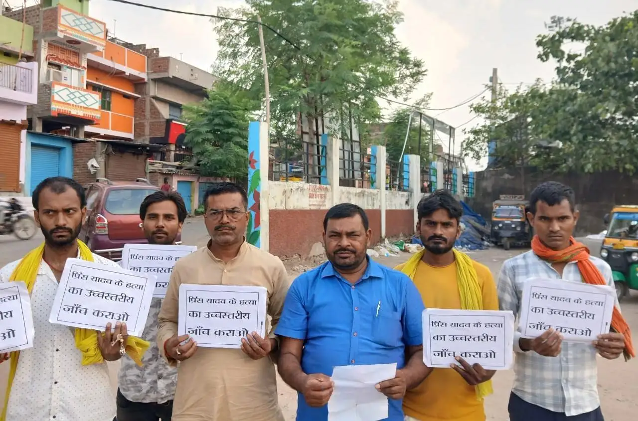 आक्रोश मार्च में शामिल  लोग