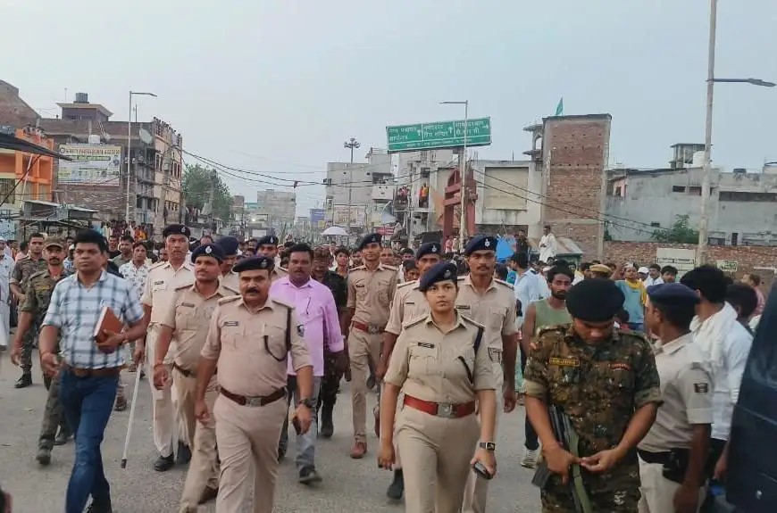 रामनगर में जुलूस का भ्रमण करते एसपी राजेश कुमार एवं रामनगर एसडीपीओ रागिनी कुमारी