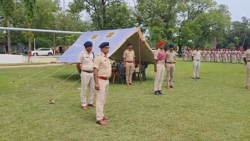 "ड्रिल, पीटी और दौड़ में परखे गए प्रशिक्षु सिपाही, एसपी ने दिए सफलता के मंत्र"