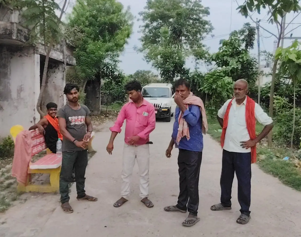 अस्पताल में पोस्टमार्टम करने पहुंचे परिजन