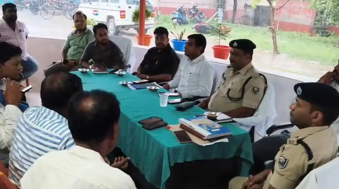 चेहल्लुम पर्व को लेकर नरकटियागंज थाना परिसर में शांति समिति की बैठक संपन्न