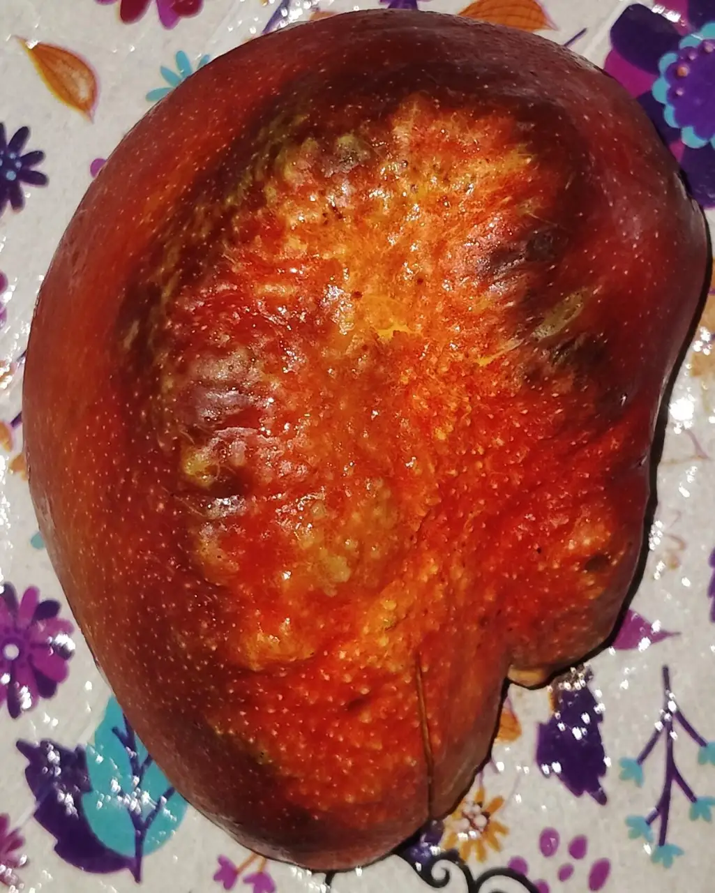 पकने के बाद मियाजाकी का रंग गहरा लाल अथवा बैंगनी होता है