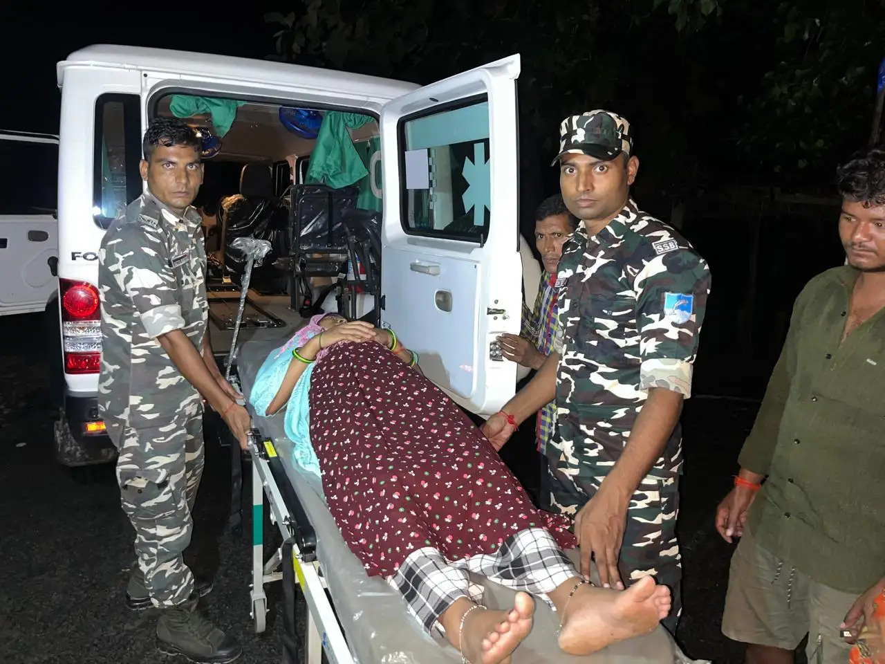 दोन में SSB 21वीं वाहिनी का मानवीय कार्य जारी, गर्भवती को गंभीर स्थित में स्पेशल 4x4 एम्बुलेंस से पहुंचाया अस्पताल