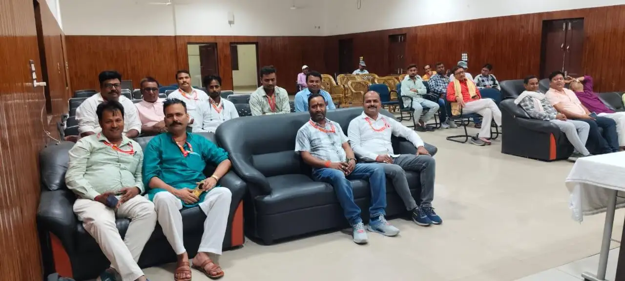 राज्य स्तरीय बैठक में पत्रकार हितों और संगठन विस्तार पर मंथन करते प्रतिनिधि