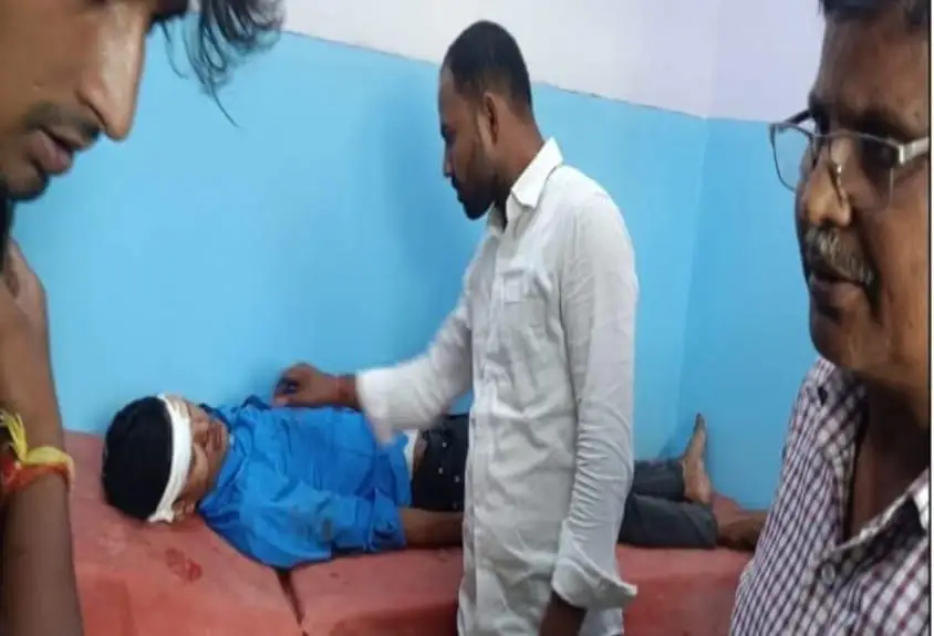 एन एच 727पर  बाइक की आमने सामने की भिड़ंत में दो घायल पहुंचे अस्पताल